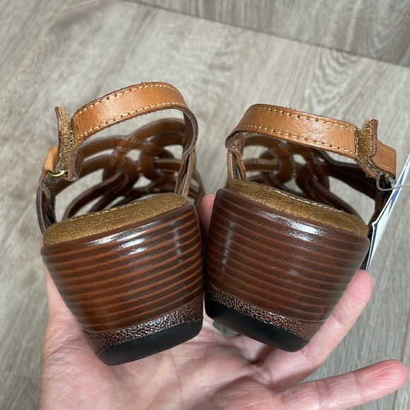 NWT Croft & Barrow Multicolored Strappy Leather Wedge Kaylie Comfort Sandals 9 M - Picture 15 of 16